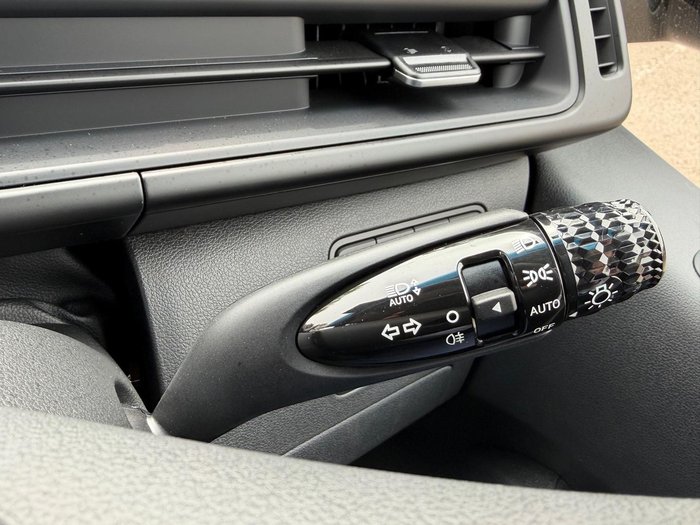 2025 Hyundai STARIA LOAD Premium