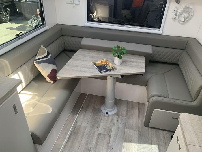 2025 Essential Caravans Cruiser V10 22'10'