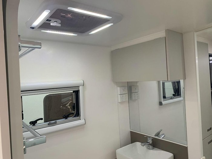 2025 Essential Caravans Cruiser V10 22'10'