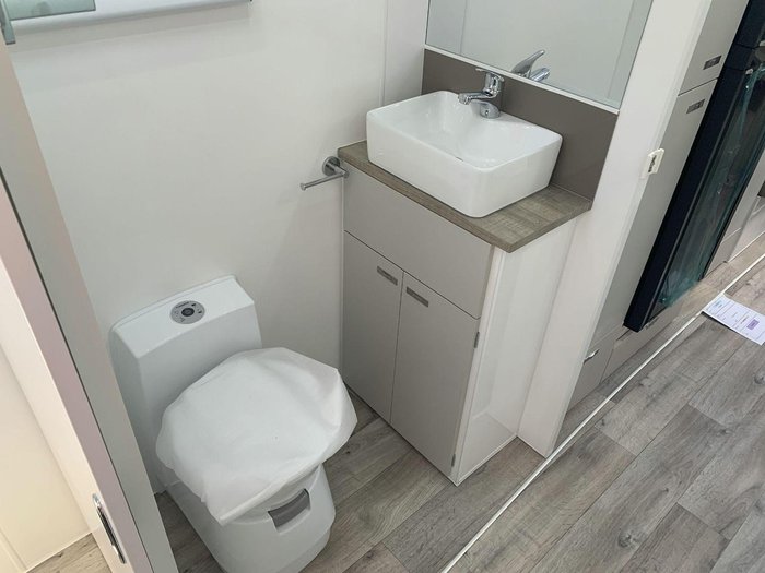 2025 Essential Caravans Cruiser V10 22'10'