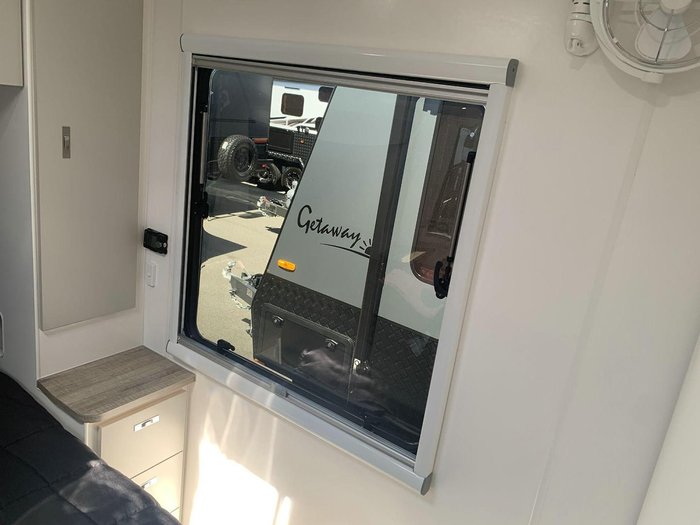 2025 Essential Caravans Cruiser V10 22'10'