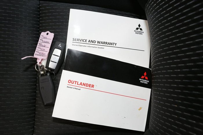 2024 Mitsubishi Outlander ES