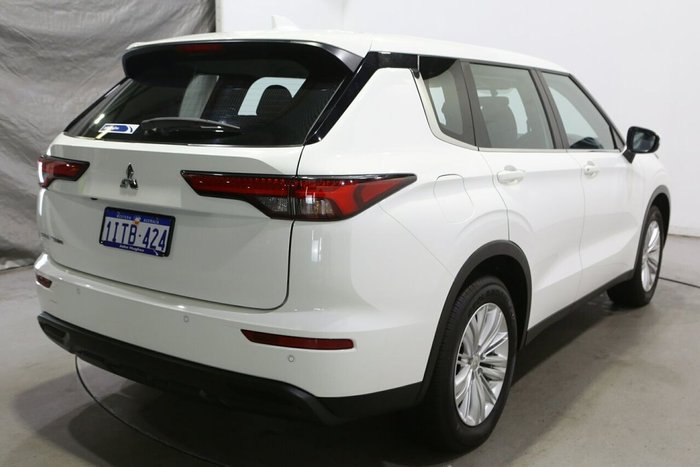 2024 Mitsubishi Outlander ES