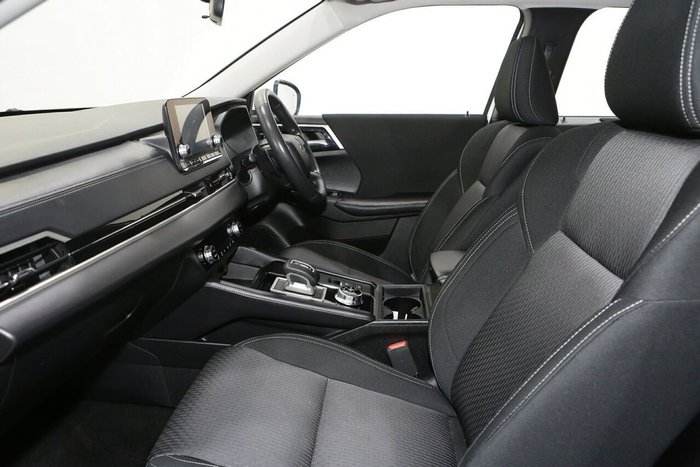 2024 Mitsubishi Outlander ES