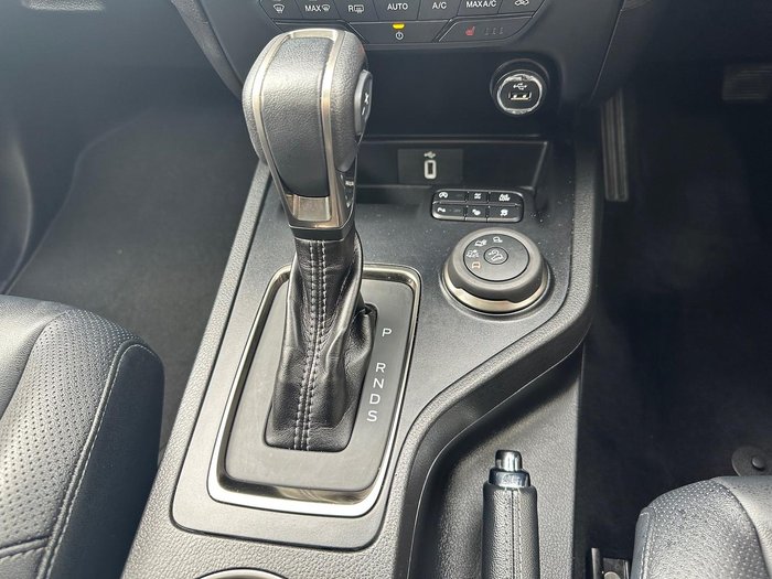 2022 Ford Everest Titanium