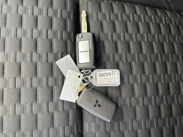 2025 Mitsubishi Triton GLX+