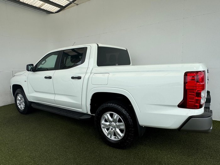 2025 Mitsubishi Triton GLX+