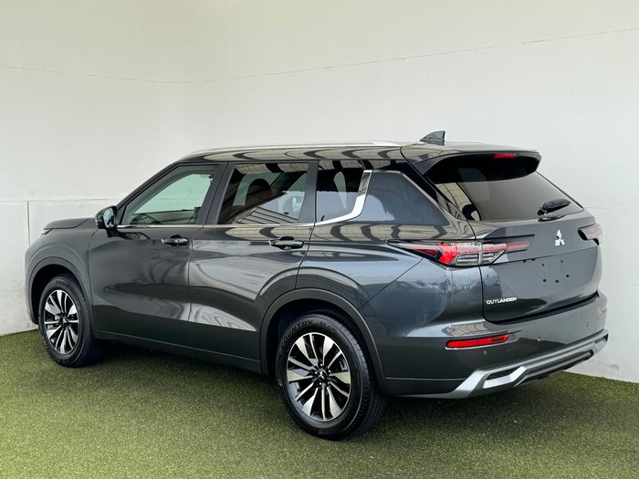 2025 Mitsubishi Outlander LS