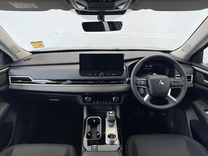 2025 Mitsubishi Outlander LS