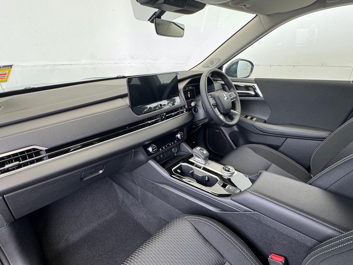 2025 Mitsubishi Outlander LS