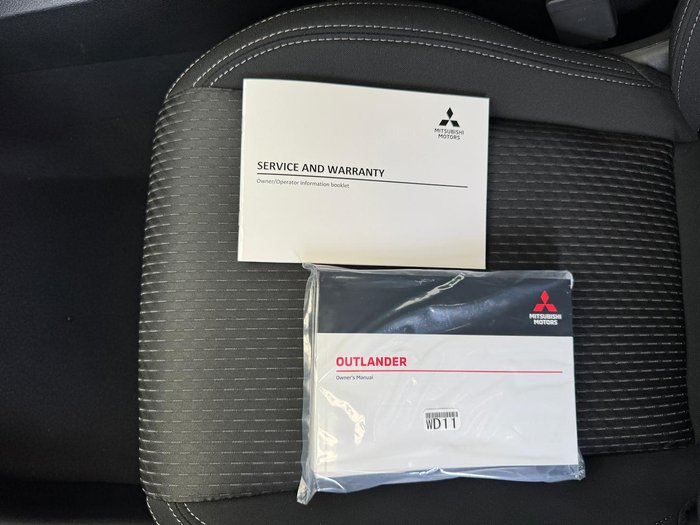 2025 Mitsubishi Outlander LS