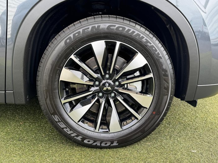 2025 Mitsubishi Outlander LS