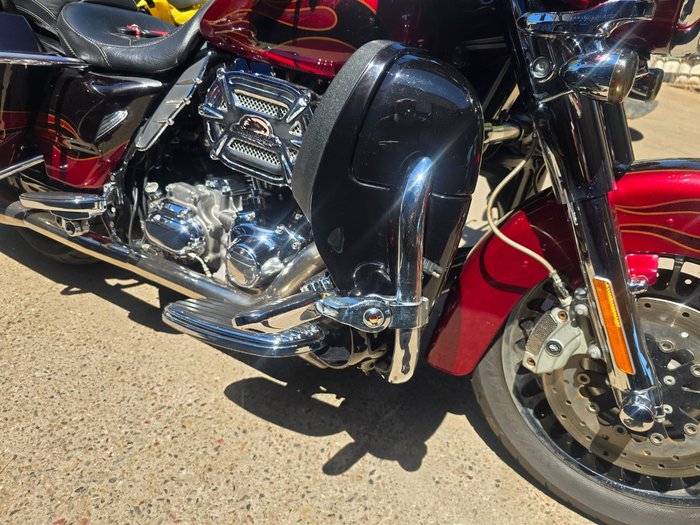 2011 HARLEY-DAVIDSON FLHTCUSE6 CVO U/C ELECTRAGLIDE Black/Red