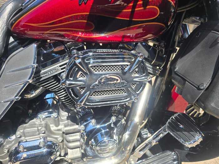 2011 HARLEY-DAVIDSON FLHTCUSE6 CVO U/C ELECTRAGLIDE Black/Red