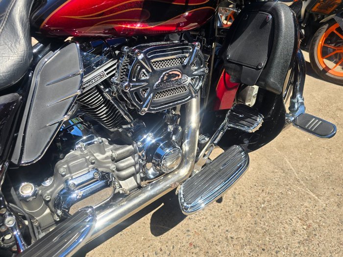 2011 HARLEY-DAVIDSON FLHTCUSE6 CVO U/C ELECTRAGLIDE Black/Red