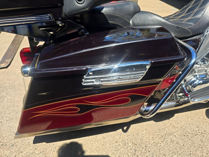 2011 HARLEY-DAVIDSON FLHTCUSE6 CVO U/C ELECTRAGLIDE Black/Red