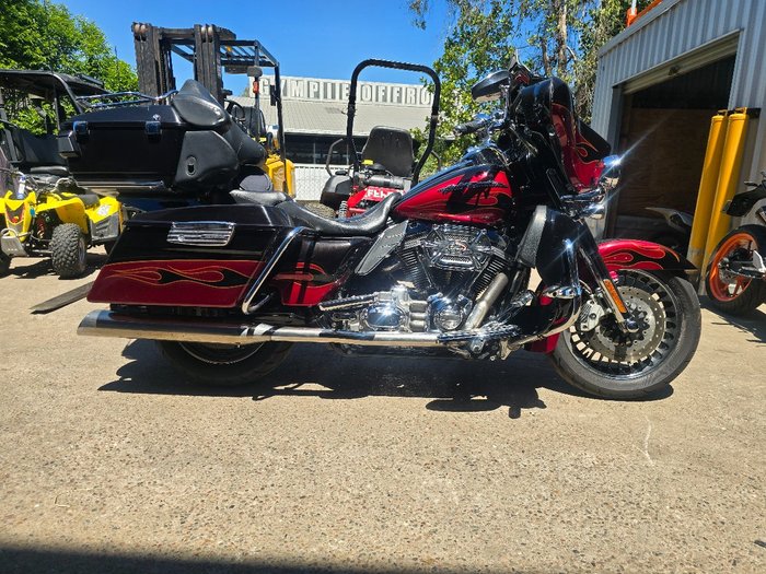 2011 HARLEY-DAVIDSON FLHTCUSE6 CVO U/C ELECTRAGLIDE Black/Red