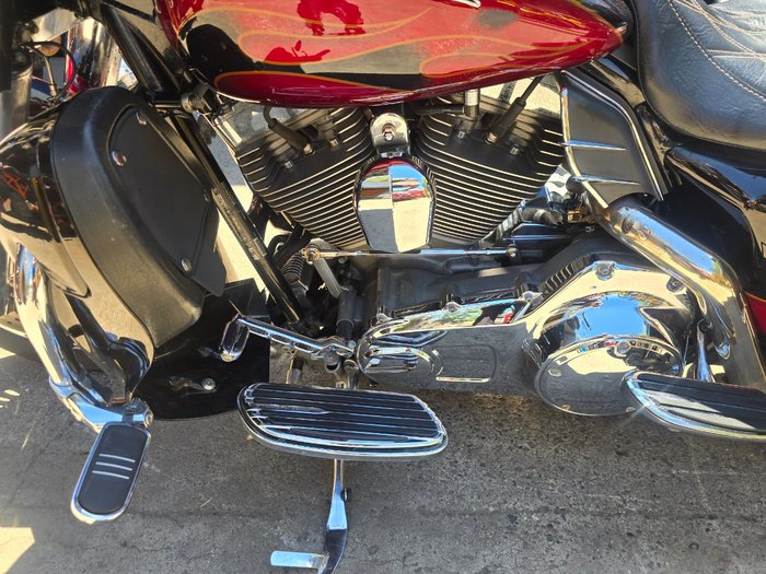 2011 HARLEY-DAVIDSON FLHTCUSE6 CVO U/C ELECTRAGLIDE Black/Red