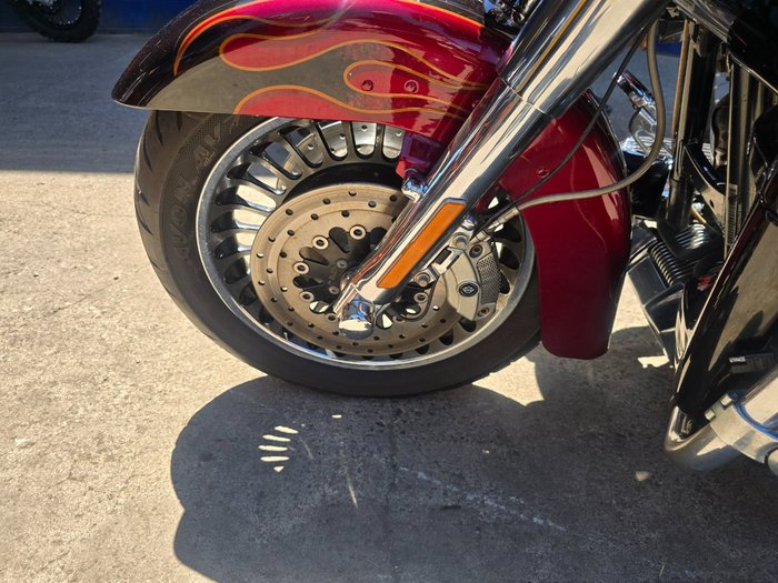 2011 HARLEY-DAVIDSON FLHTCUSE6 CVO U/C ELECTRAGLIDE Black/Red