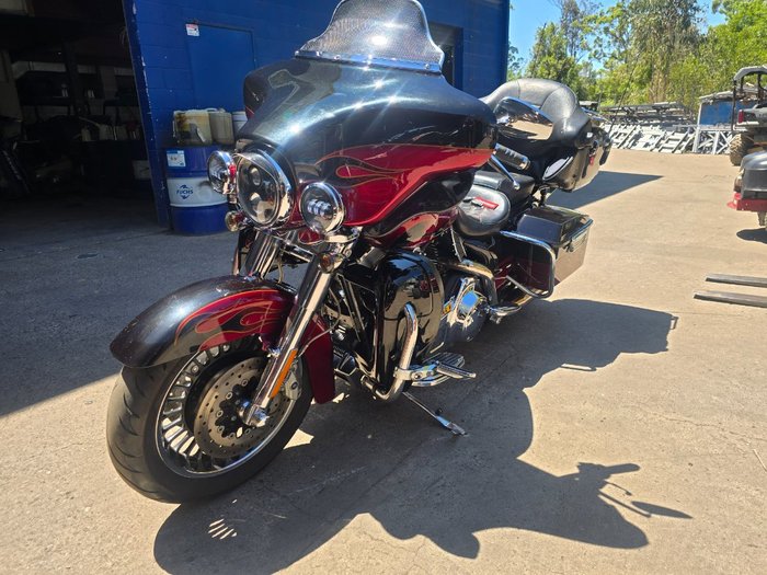 2011 HARLEY-DAVIDSON FLHTCUSE6 CVO U/C ELECTRAGLIDE Black/Red