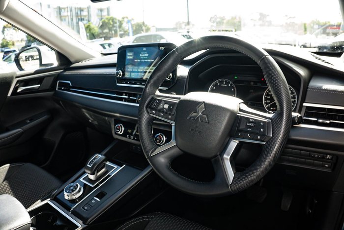 2022 Mitsubishi Outlander LS