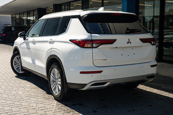 2022 Mitsubishi Outlander LS