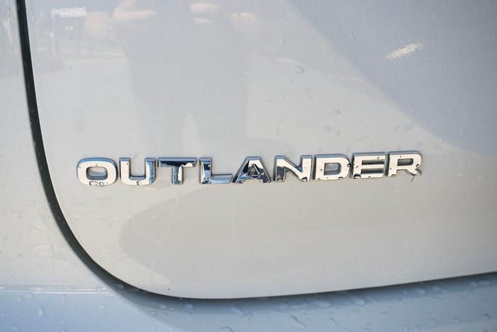 2022 Mitsubishi Outlander LS
