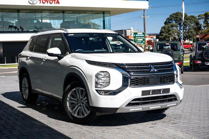 2022 Mitsubishi Outlander LS