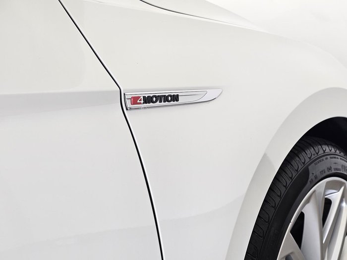 2019 Volkswagen Passat 206TSI R-Line