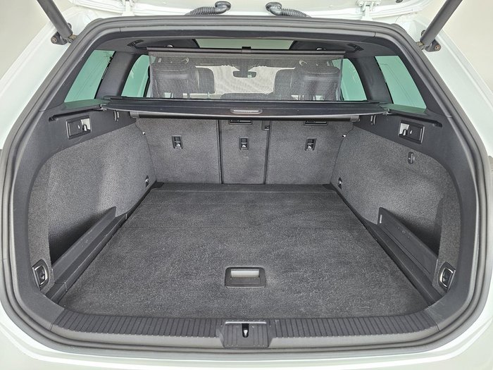 2019 Volkswagen Passat 206TSI R-Line