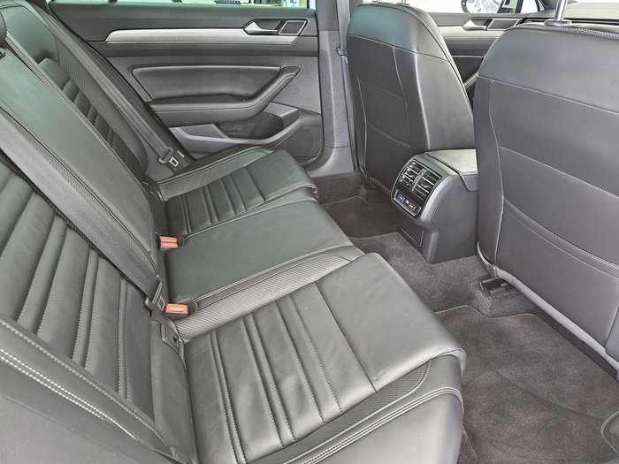 2019 Volkswagen Passat 206TSI R-Line