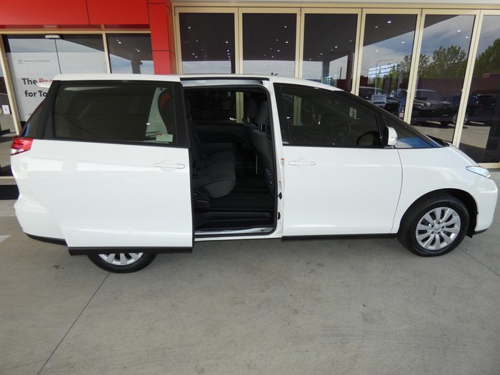 2017 Toyota Tarago GLi