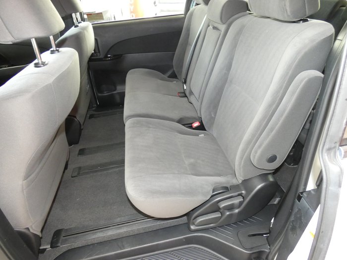 2017 Toyota Tarago GLi