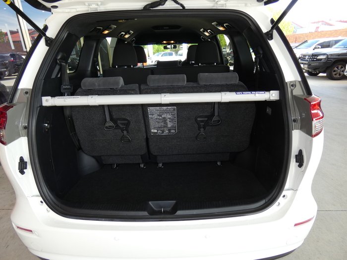 2017 Toyota Tarago GLi