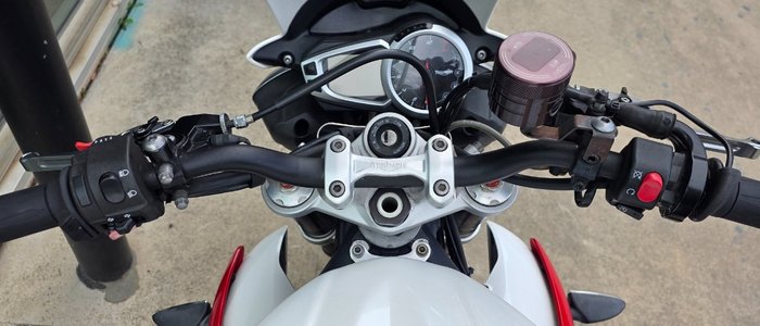 2013 Triumph STREET TRIPLE R (NON ABS) WHITE