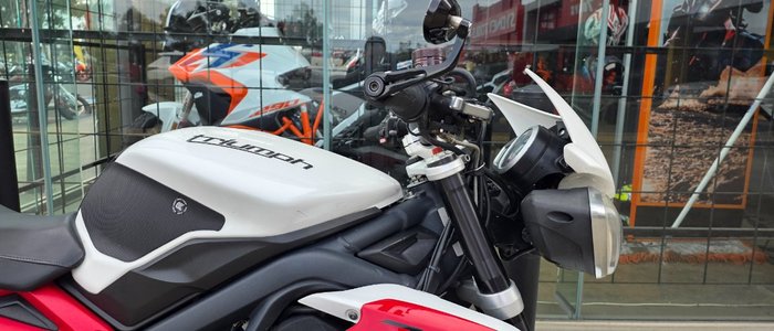 2013 Triumph STREET TRIPLE R (NON ABS) WHITE