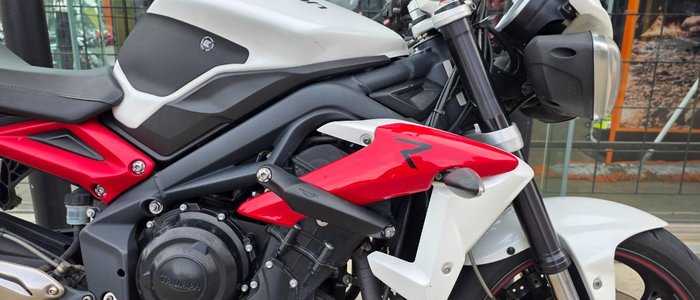 2013 Triumph STREET TRIPLE R (NON ABS) WHITE