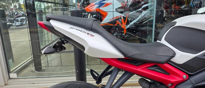 2013 Triumph STREET TRIPLE R (NON ABS) WHITE