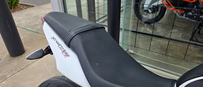 2013 Triumph STREET TRIPLE R (NON ABS) WHITE
