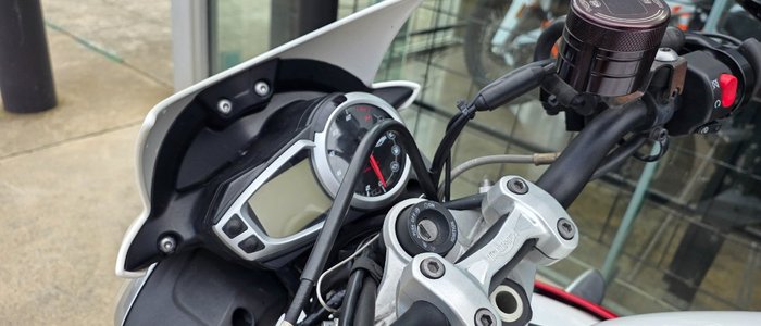 2013 Triumph STREET TRIPLE R (NON ABS) WHITE