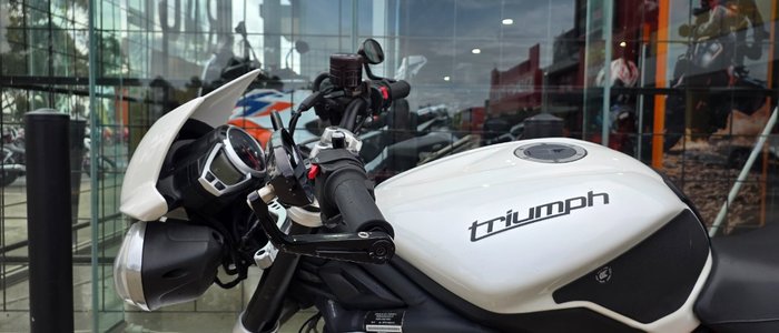 2013 Triumph STREET TRIPLE R (NON ABS) WHITE