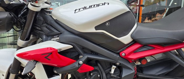 2013 Triumph STREET TRIPLE R (NON ABS) WHITE