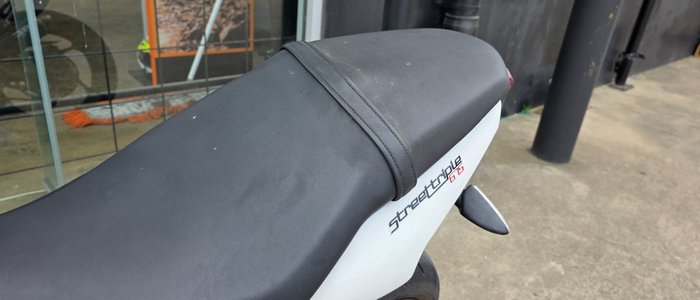 2013 Triumph STREET TRIPLE R (NON ABS) WHITE