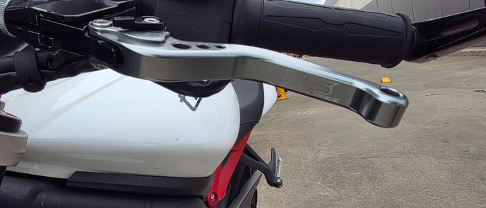 2013 Triumph STREET TRIPLE R (NON ABS) WHITE