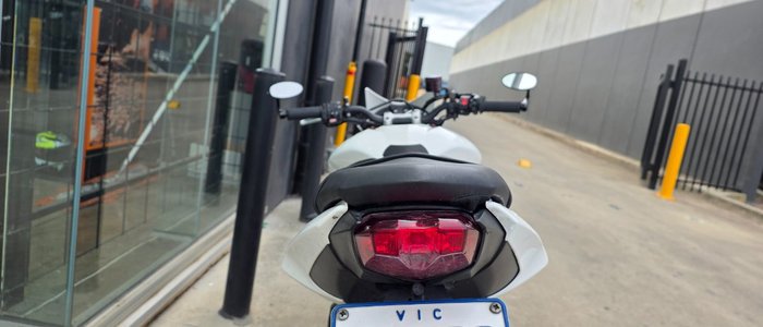 2013 Triumph STREET TRIPLE R (NON ABS) WHITE