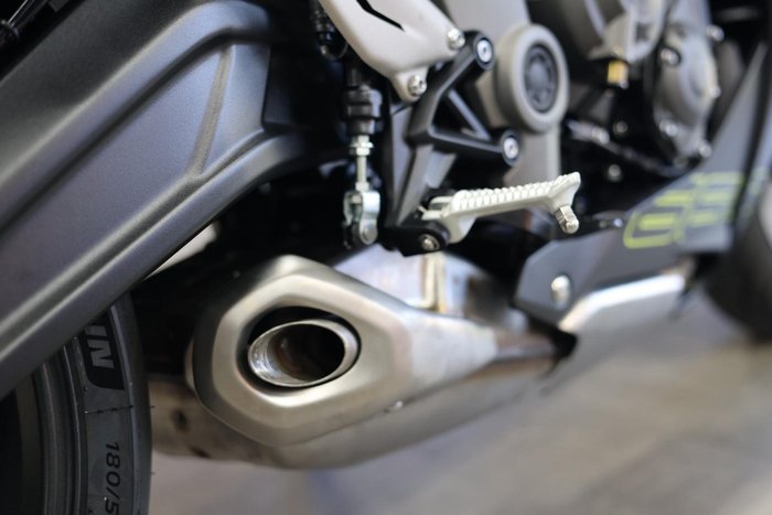 2025 Triumph Daytona 660 Daytona Black