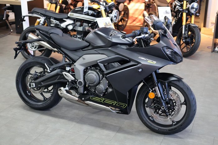 2025 Triumph Daytona 660 Daytona Black