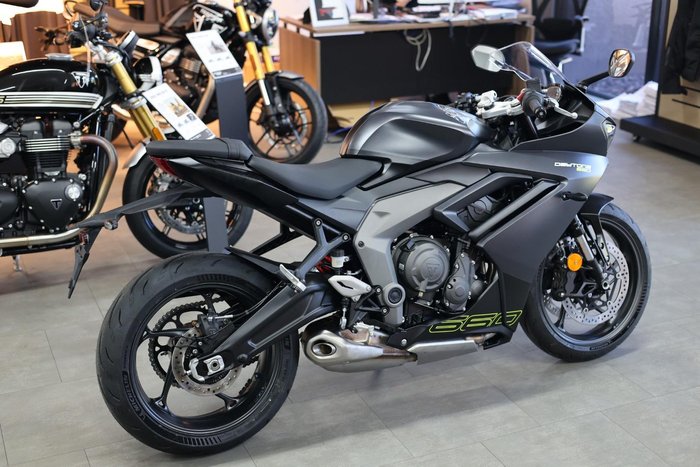 2025 Triumph Daytona 660 Daytona Black