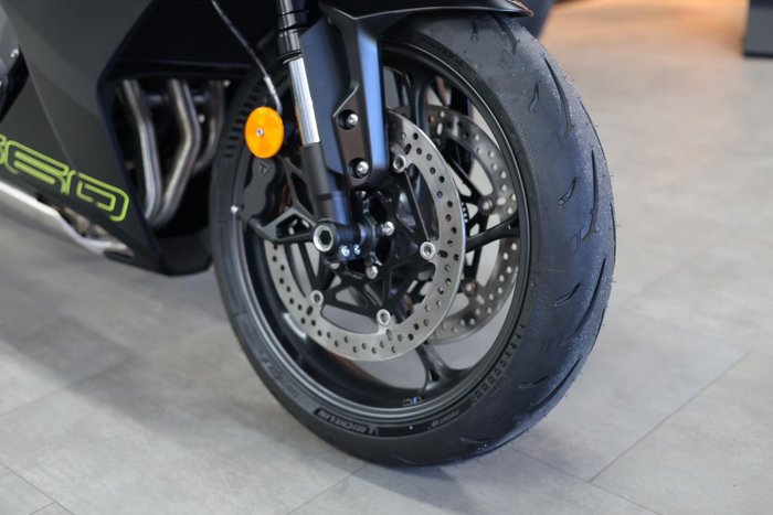 2025 Triumph Daytona 660 Daytona Black