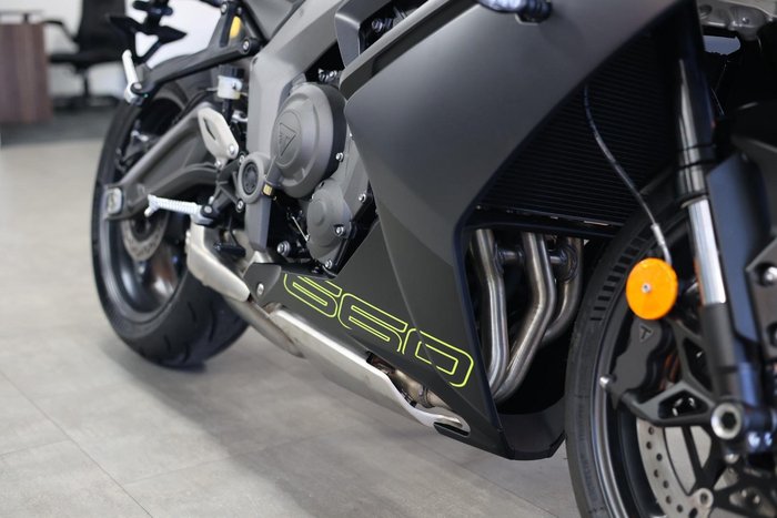 2025 Triumph Daytona 660 Daytona Black